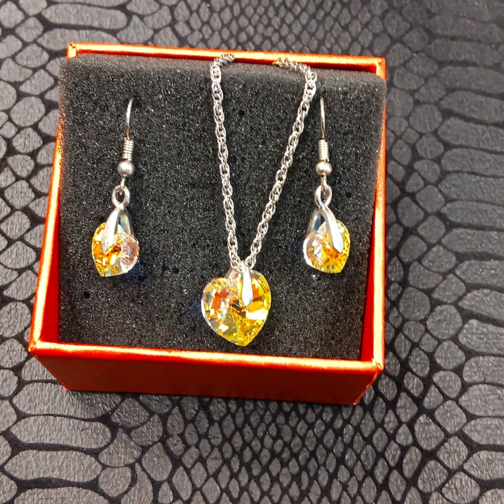 Heart shake necklace set